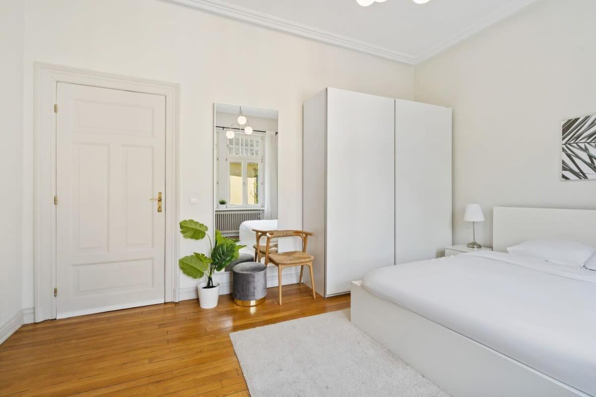 Room W Shared Bathroom&Kitchen In Luxury Villa Luxemburgo Exterior foto